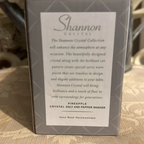 SHANNON CRYSTAL PINEAPPLE SALT & PEPPER SHAKER NWT IN BOX UNUSED - Picture 4 of 8